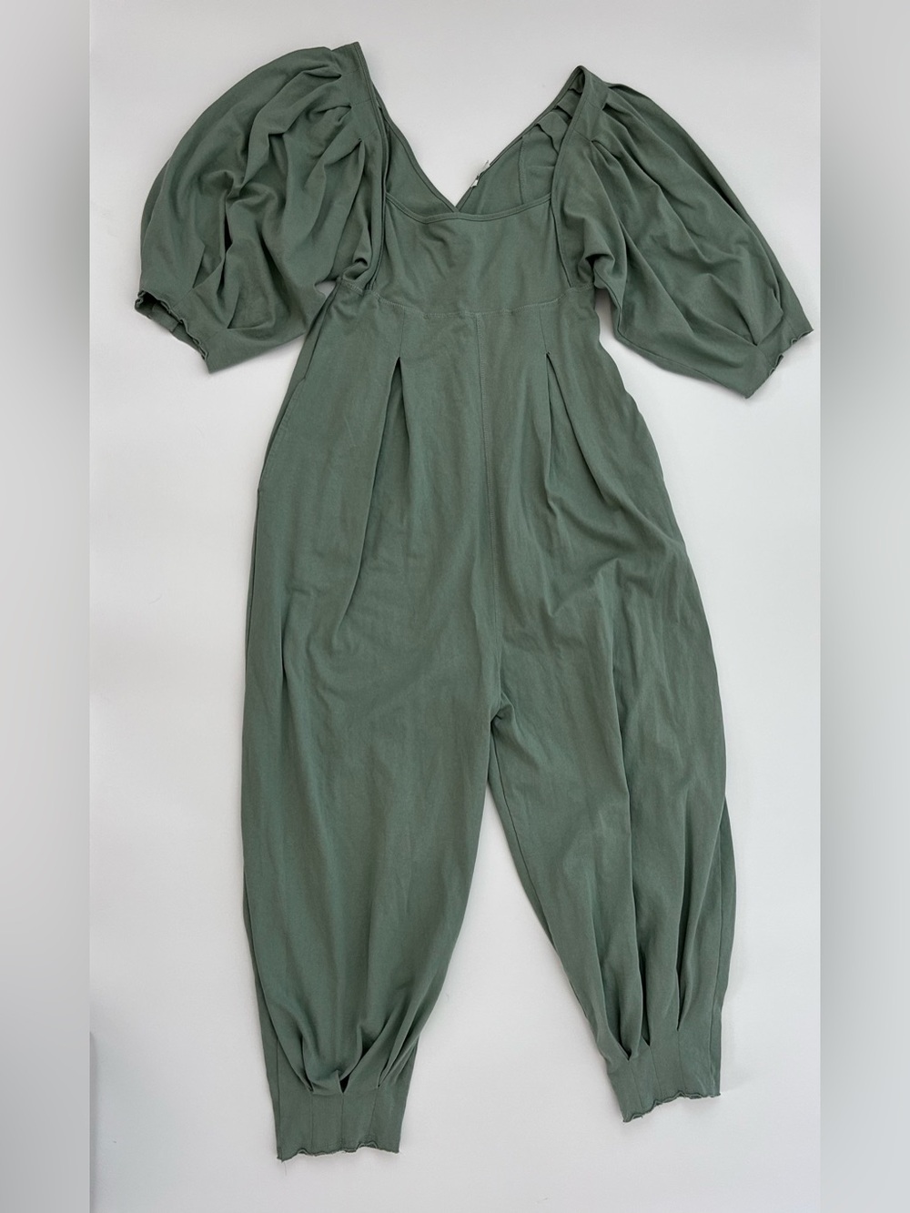 Free People Lotta Love Romper
XS
Sage Green
Puff Sleeve
Pleated
Reversible
Boho - Picture 8 of 14
